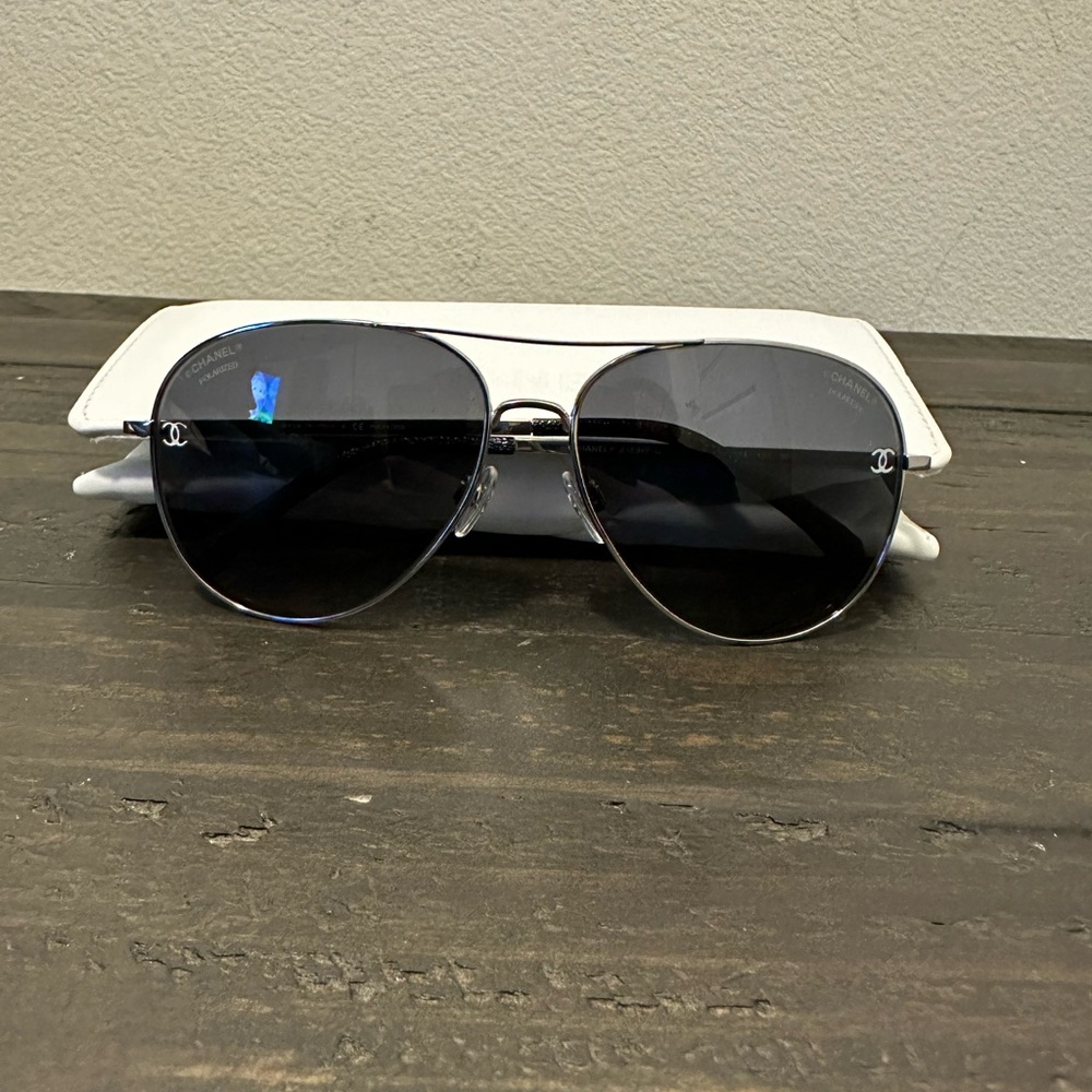 CHANEL pilot sunglasses